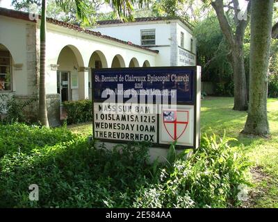 Vedute generali della Chiesa episcopale di San Bernardo de Clairvaux e dell'Antico Monastero Spagnolo a North Miami, Fla 5/8/07. Tutti i feesdevono essere concordati prima della pubblicazione. [[tag]] Foto Stock