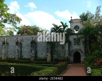 Vedute generali della Chiesa episcopale di San Bernardo de Clairvaux e dell'Antico Monastero Spagnolo a North Miami, Fla 5/8/07. Tutti i feesdevono essere concordati prima della pubblicazione. [[tag]] Foto Stock