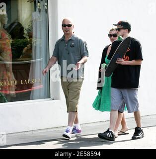 Il padrone di casa di affare o no, Howie Mandel, trascorre la Festa della mamma al Mart Malibu Country. Calif. 14/07. [[tag]] Foto Stock