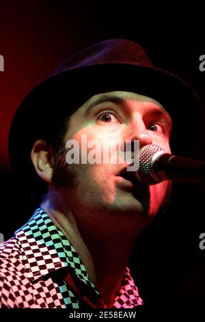 Aaron Barrett di Reel Big Fish si esibisce in concerto al Club Revolution. Piedi Lauderdale, Fla. 7/23/07. [[fam]] Foto Stock