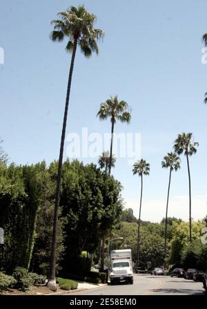 Esclusiva!! A seguito di rapporti che gli Osbournes hanno venduto questa casa di Beverly Hills a Christina Aguilera e suo marito Jordan Bratman, un camion di trasporto è stato visto oggi a casa. Beverly Hills, California 7/27/07. [[rac ral]] Foto Stock