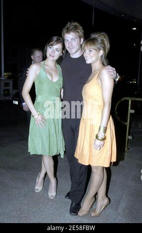 L'attore di badboy di EastEnders Robert Kazinsky (Sean Slater), l'attrice di Hollyoaks Jennifer Biddall e l'attrice di Eastenders Kara Tointon (Dawn Swann) pongono per i fotografi alla festa di 70° compleanno di Barbara Windsor al Royal Garden Hotel. Londra, Regno Unito. 8/5/07. [[mappa]] Foto Stock