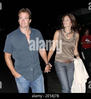 Cindy Crawford e il marito Randy Gerber hanno una serata senza i bambini al Nobu. La coppia, sposata da nove anni, partì dopo il pasto tenendo le mani e sorridendo. Malibu, California 9/1/07. [[mar]] Foto Stock