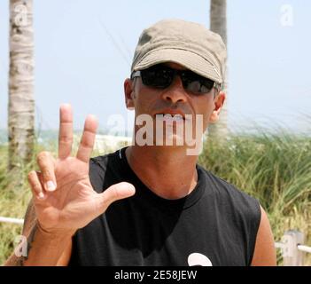 Eros Ramazzotti e gli amici trascorrono un pomeriggio a Miami Beach prima di ritornare al loro hotel di lusso. Eros ha appena registrato un duetto con Ricky Martin. Miami, dal 9/3/07. [[mab]] Foto Stock