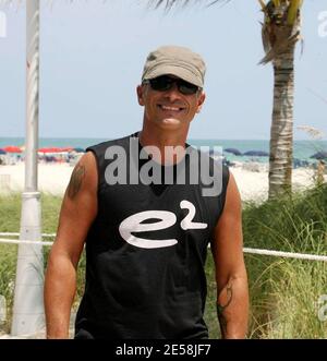 Eros Ramazzotti e gli amici trascorrono un pomeriggio a Miami Beach prima di ritornare al loro hotel di lusso. Eros ha appena registrato un duetto con Ricky Martin. Miami, dal 9/3/07. [[mab]] Foto Stock