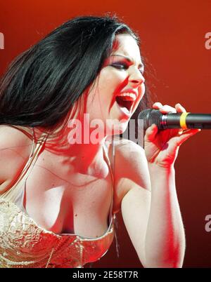 Amy Lee of Evanescence si esibisce nella notte di apertura del tour Open Door 2007 al BankUnited Center. Coral Gables, Fla. 10/23/07. [[fam]] Foto Stock