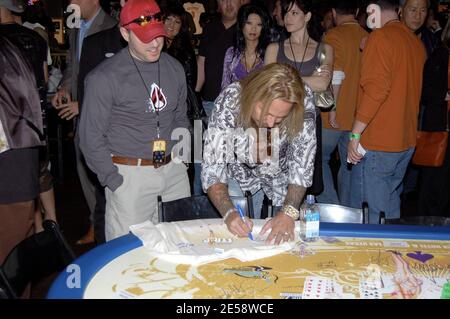 Vince Neil, Leah Neil, Tera Patrick, Evan Seinfeld e Taylor Wayne partecipano al Torneo di Poker Off the Strip di vince Neil presso l'Hard Rock Hotel & Casino di Las Vegas, Nevada. 11/3/07. [[cas]] Foto Stock