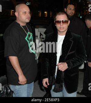 Kim Kardashian e la sorella Kourtney ospitano J'adore Magazine e il primo Weekend annuale di Good Life di ItFactor Entertainment al Fifth Nightclub di South Beach. Scott Storch è stato anche a disposizione per contribuire a festeggiare. Miami, Florida. 11/16/07. [[cba]] Foto Stock