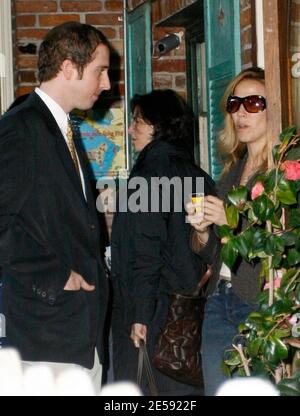 Sheryl Crow e Rita Wilson gusteranno insieme il pranzo all'Ivy a West Hollywood, California. 12/13/07. [[laj]] Foto Stock