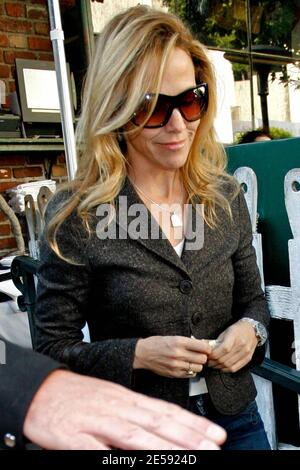 Sheryl Crow e Rita Wilson gusteranno insieme il pranzo all'Ivy a West Hollywood, California. 12/13/07. [[laj]] Foto Stock