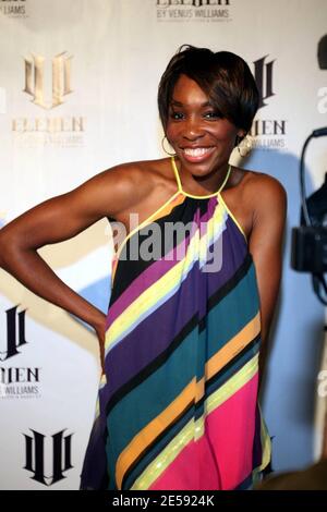 La star del tennis Venus Williams arriva alla festa celebrando il lancio della sua nuova linea di abbigliamento e la sua laurea presso l'Art Institute of Fort Lauderdale's Fashion Design School. La festa ha presentato una sfilata di moda che ha presentato la sua nuova linea di abbigliamento, undici disponibili in esclusiva presso Steve e Barry's. Miami, Florida. 12/13/07. [[fal]] Foto Stock