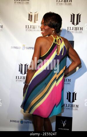 La star del tennis Venus Williams arriva alla festa celebrando il lancio della sua nuova linea di abbigliamento e la sua laurea presso l'Art Institute of Fort Lauderdale's Fashion Design School. La festa ha presentato una sfilata di moda che ha presentato la sua nuova linea di abbigliamento, undici disponibili in esclusiva presso Steve e Barry's. Miami, Florida. 12/13/07. [[fal]] Foto Stock