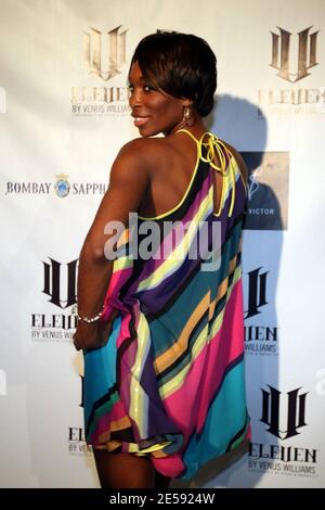 La star del tennis Venus Williams arriva alla festa celebrando il lancio della sua nuova linea di abbigliamento e la sua laurea presso l'Art Institute of Fort Lauderdale's Fashion Design School. La festa ha presentato una sfilata di moda che ha presentato la sua nuova linea di abbigliamento, undici disponibili in esclusiva presso Steve e Barry's. Miami, Florida. 12/13/07. [[fal]] Foto Stock