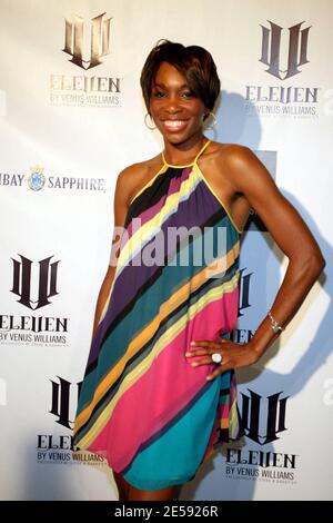 La star del tennis Venus Williams arriva alla festa celebrando il lancio della sua nuova linea di abbigliamento e la sua laurea presso l'Art Institute of Fort Lauderdale's Fashion Design School. La festa ha presentato una sfilata di moda che ha presentato la sua nuova linea di abbigliamento, undici disponibili in esclusiva presso Steve e Barry's. Miami, Florida. 12/13/07. [[fal]] Foto Stock
