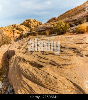 Slot Canyon colorato sul Prospect Trail, Valley of Fire state Park, Nevada, Stati Uniti Foto Stock