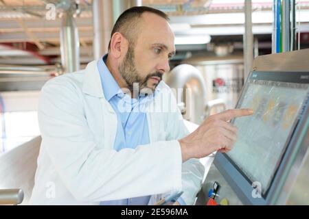 risultati del controllo da parte del lavoratore nella schermata Foto Stock