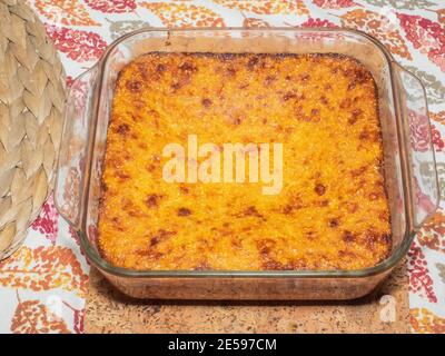 Il pane di mais è un pane veloce contenente farina di mais e una cucina dei nativi americani. Essi sono di solito lievitati da lievito in polvere. Foto Stock