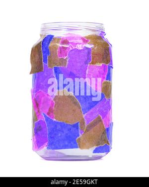 Vaso decorato con carta colorata, luce tealight, isolato Foto Stock