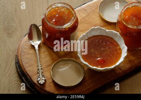 Marmellata di albicocche - appena cucinata Foto Stock