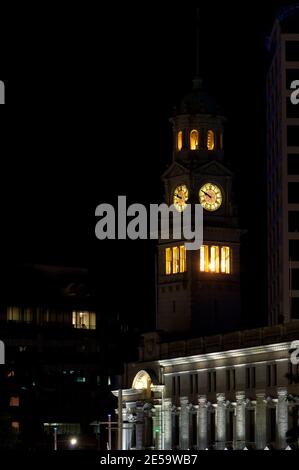 Municipio di Auckland di notte. Auckland. Isola del Nord. Nuova Zelanda. Foto Stock