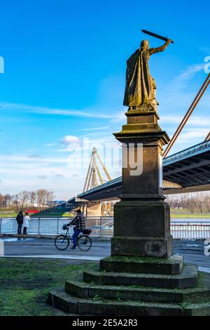 Nuova costruzione del ponte autostradale Neuenkamp sulla A40, sul Reno vicino Duisburg, costruzione dei moli ponte, il nuovo ponte è in corso Foto Stock