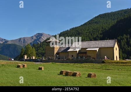 chiesa Saint Romain dal 16 ° secolo, Francia, Hautes Alpes, Molines en Queyras Foto Stock