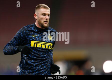 26 gennaio 2021, Milano, Italia: Milano, Italia, Stadio Giuseppe Meazza San Siro, 26 gennaio 2021, Milano Skriniar (FC Internazionale) in fase di riscaldamento prima dell'inizio della partita in FC Internazionale vs AC Milano - Calcio Italiano Coppa Italia (Credit Image: © Francesco Scaccianoce/LPS via ZUMA Wire) Foto Stock