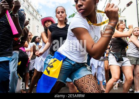 Bella ragazza che balla al Notting Hill Carnival Foto Stock