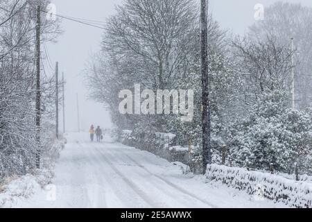 La neve copre le strade, Yorkshire UK Foto Stock