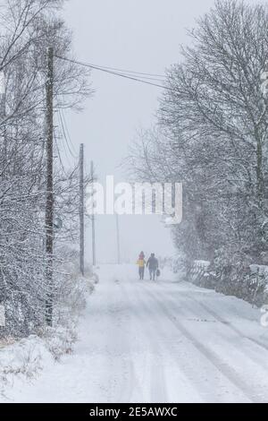 La neve copre le strade, Yorkshire UK Foto Stock