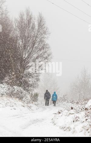 La neve copre le strade, Yorkshire UK Foto Stock