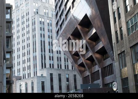 Architettura moderna. Grattacieli di megapolis.sfondo olografico geometrico. Foto Stock