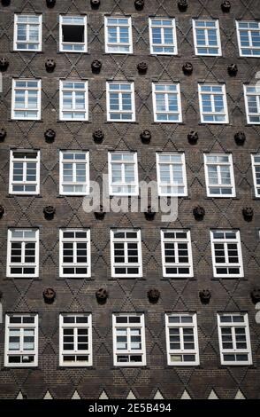 L'edificio degli uffici Sprinkenhof, costruito tra il 1927 e il 1943 nel quartiere Kontorhaus di Amburgo, Germania Foto Stock