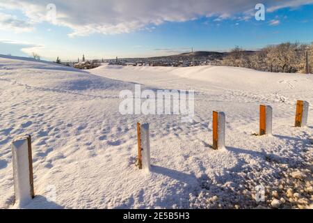 Vista della città di Sopron in inverno dall'antico anfiteatro sulla cupola di Becsi, Sopron, Ungheria Foto Stock