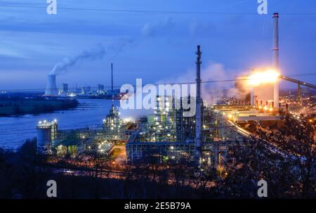 Duisburg, zona Ruhr, Renania Settentrionale-Vestfalia, Germania - acciaio ThyssenKrupp, impianto di coking Schwelgern sul Reno a Duisburg Marxloh, Walsum alimentato a carbone Foto Stock