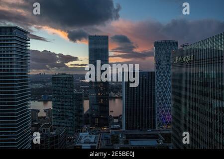 J P Morgan nella zona Docklands di Londra, sede della sede europea della banca d'investimento, Canary Wharf, Londra, Inghilterra, Regno Unito Foto Stock
