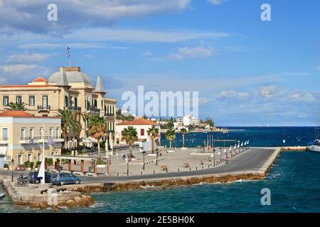 Città di Spetses, vista parziale del porto dell'isola di Spetses, nel Golfo Saronico, Attica, Grecia, Europa. Foto Stock