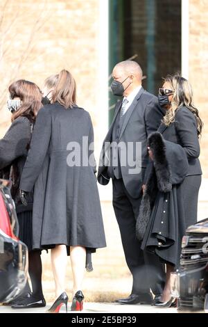 Atlanta, Georgia, Stati Uniti. 27 gennaio 2021. La famiglia e gli amici arrivano al giocatore della Baseball Hall of Fame, il servizio funerale di Hank Aaron alla Friendship Baptist Church il 27 gennaio 2021. Credit: Mpi34/Media Punch/Alamy Live News Foto Stock