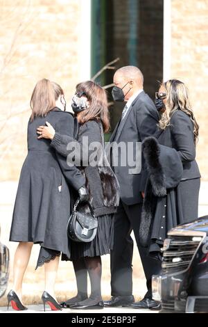 Atlanta, Georgia, Stati Uniti. 27 gennaio 2021. La famiglia e gli amici arrivano al giocatore della Baseball Hall of Fame, il servizio funerale di Hank Aaron alla Friendship Baptist Church il 27 gennaio 2021. Credit: Mpi34/Media Punch/Alamy Live News Foto Stock