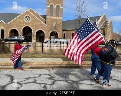 Atlanta, Georgia, Stati Uniti. 27 gennaio 2021. I fan arrivano al giocatore della Baseball Hall of Fame, il servizio funerale di Hank Aaron alla Friendship Baptist Church il 27 gennaio 2021. Credit: Mpi34/Media Punch/Alamy Live News Foto Stock