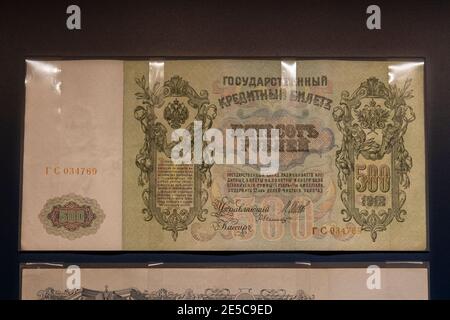 Fronte di una banconota da 500 rubli dalla Russia (1912), The Money Gallery, Ashmolean Museum, Oxford, UK. Foto Stock