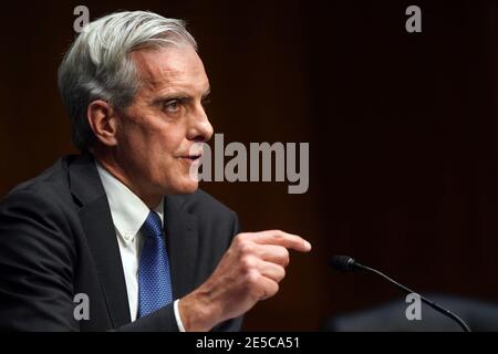 Washington, Stati Uniti. 27 gennaio 2021. Denis McDonough, Segretario degli Affari dei Veterani nominato per il Presidente Joe Biden, testimonia durante la sua audizione di conferma della Commissione per gli Affari dei Veterani del Senato, a Capitol Hill, Washington, DC, mercoledì 27 gennaio 2021. (Foto di Leigh Vogel/Pool/Sipa USA) Credit: Sipa USA/Alamy Live News Foto Stock