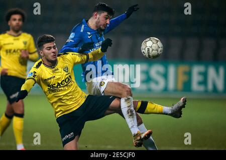 Venlo, Paesi Bassi. 27 gennaio 2021. VENLO, PAESI BASSI - GENNAIO 27: Zinedine Machach di VVVV Venlo, Armando broja di Vitesse durante la partita olandese di Eredivisie tra VV Venlo e Vitesse a De Koel il 27 gennaio 2021 a Venlo, Paesi Bassi (Foto di Broer van den Boom/Orange Pictures/Alamy Live News) Foto Stock