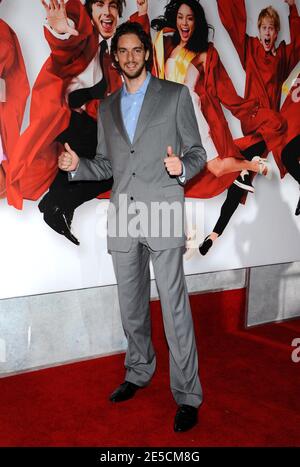 Los Angeles Lakers Pau Gasol in occasione della prima del "High School Musical 3" tenuto presso il Galen Center, University of Southern California a Los Angeles, CA, USA il 16 ottobre 2008. Foto di Lionel Hahn/ABACAPRESS.COM Foto Stock