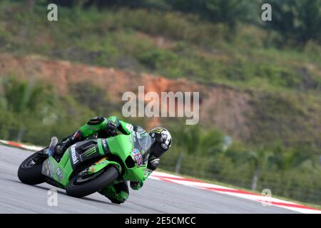 Il team Anthony West Kawasaki di Ausralia corre il suo Kawasakiduring in una sessione di prove presso il circuito internazionale di Sepang vicino a Kuala Lumpur, Malesia, il 18 ottobre 2008. Il Gran Premio della Malesia si terrà domenica. Foto di Malkon/Cameleon/ABACAPRESS.COM Foto Stock