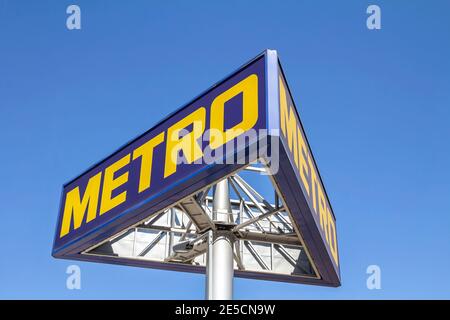 Ankara, Turchia : logo metro di un supermercato. Metro Cash and Carry è un operatore internazionale leader nel commercio all'ingrosso self-service Foto Stock