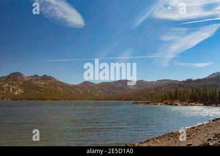 Vista soleggiata sul monte Eldorado nella zona del lago Tahoe in Nevada, Stati Uniti Foto Stock