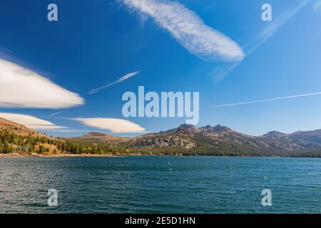 Vista soleggiata sul monte Eldorado nella zona del lago Tahoe in Nevada, Stati Uniti Foto Stock