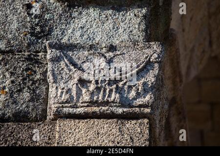 Rilievo decorativo alla porta di Tetrapylon di Caparra, città romana, Caceres, Estremadura, Spagna Foto Stock