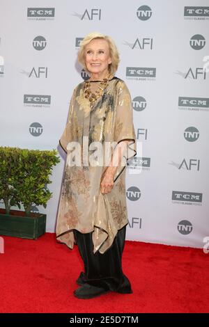 **FILE FOTO** Cloris Leachman è morto a 94. LOS ANGELES, CA - 9 GIUGNO: Dinah Englund, Cloris Leachman all'American Film Institute 44° Life Achievement Award Gala Tribute a John Williams al Dolby Theatre il 9 giugno 2016 a Los Angeles, California. Credit: David Edwards/MediaPunch Credit: MediaPunch Inc/Alamy Live News Foto Stock